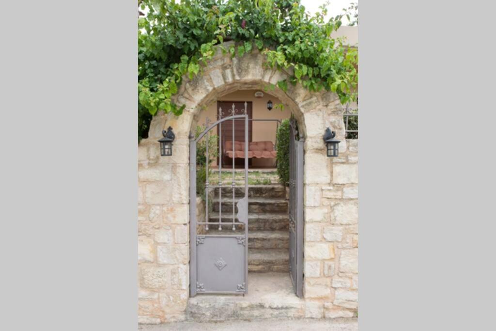 Heraklion Comfy House With Mountain View Exterior foto